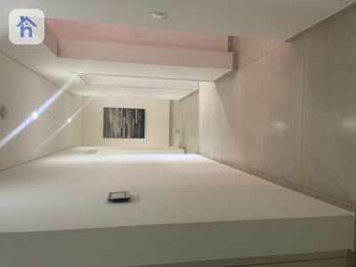 Elegant 2-Bedroom Apartment Image 12