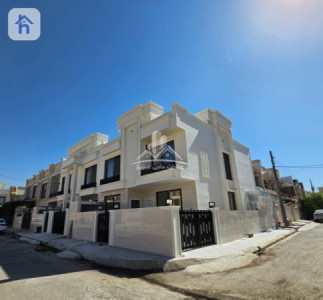 Square House image 1