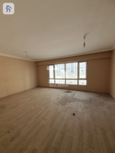 Spacious Apartment with 3 Bedrooms Image 6