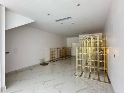 Spacious Shop Available for Rent Image 5