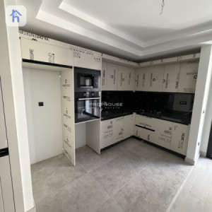 Modern Studio Apartment in Prime Location image 2