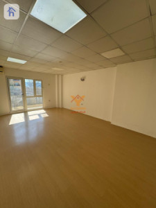 Modern Apartment with Spacious Rooms Image 3