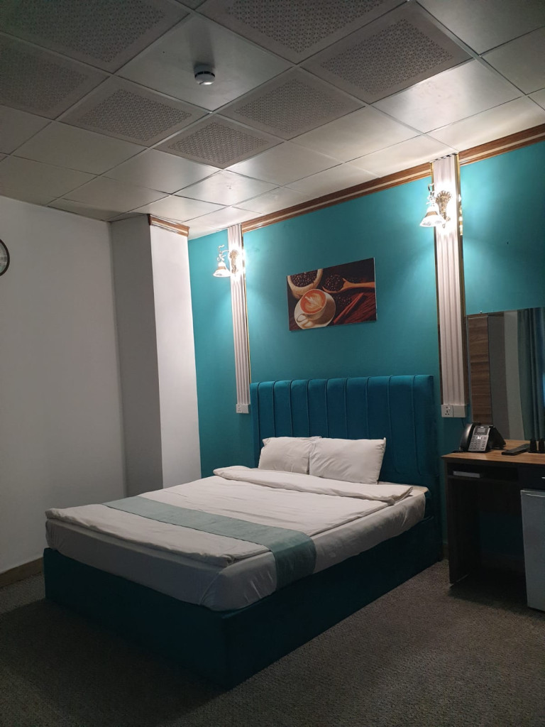 Furnished Room with Breakfast