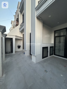 House Opposite Garden image 3