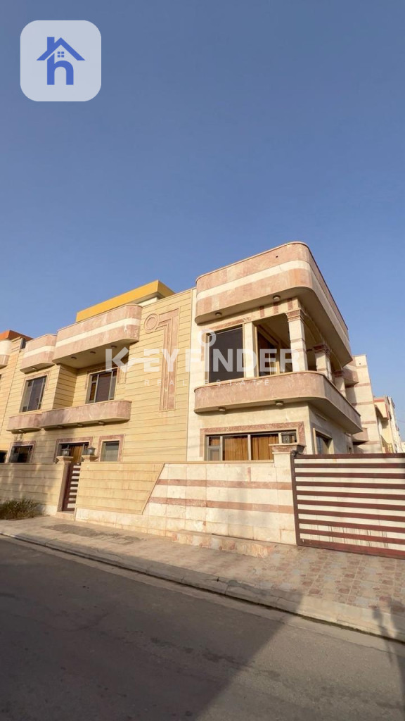 خانوو بەرامبەر باخچە