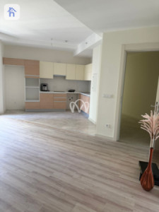 Elegant Apartment in Empire Square image 1