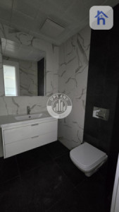 شقة أنيقة مع صالة واسعة صورة 8