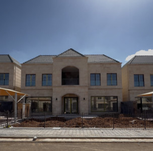Modern House with 4 Bedrooms image 19