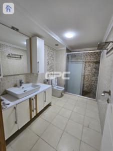 Modern 3-Bedroom Apartment Image 6