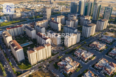 شوقەیەکی فراوانی ٣ ژووری نوستن لە ئیمپایەر ڕۆیاڵ ئەپارتمێنت image 11