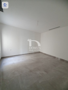 Commercial House (242m²) Image 7