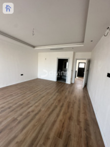 Modern 4 Bedroom House image 8