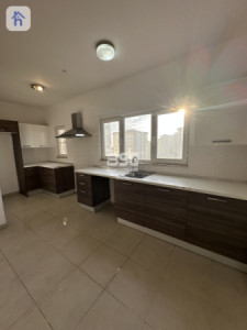 Charming 3BR Apartment for Sale Image 6
