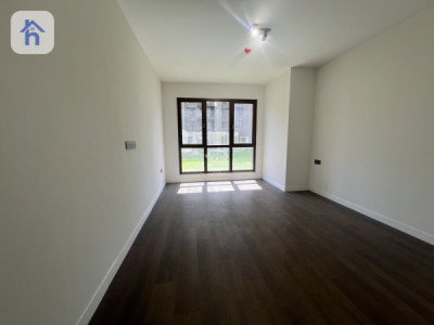 Modern Apartment in Prime Location Image 3
