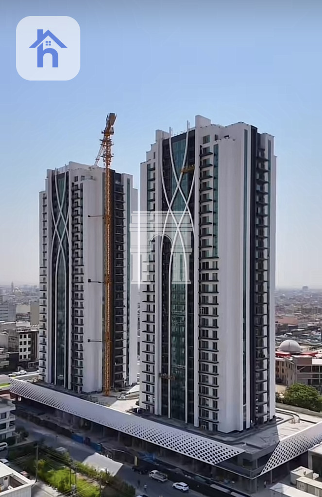 Bright One-Bedroom Apartment in High-Rise Building