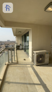 Spacious Apartment with 4 Bedrooms Image 13