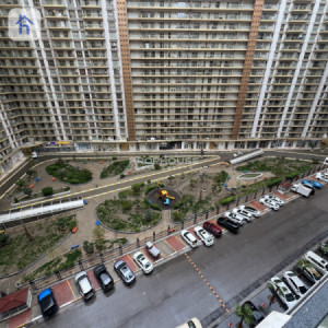 Modern Apartment Image 6