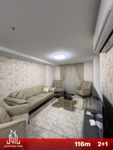 شوقەیەکی مۆدێرن و ڕاخراو لەگەڵ دیمەنی شار image 4