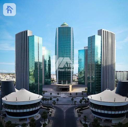 مكتب بمساحة 123 متر مربع مع مطبخ وصالة