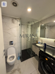 Bright Studio Apartment in Prime Location Image 6