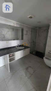 Modern Apartment image 8