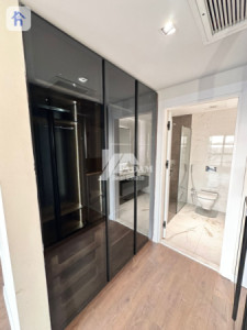Elegant 2-BR Apartment with Terrace Image 7