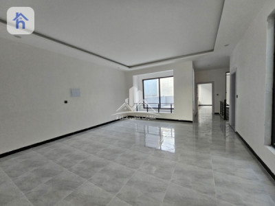 منزل بخمس غرف نوم كبير للبيع صورة 15