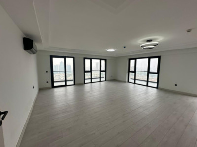 Modern 4-Bedroom Apartment image 2