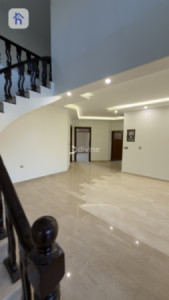 Spacious Family Home in American Village Resim 17