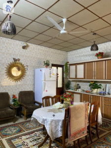 Spacious House with 5 Bedrooms Image 3