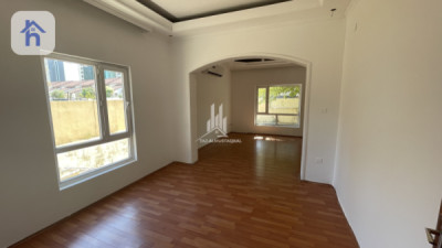 Spacious house in Italian Village 1 Image 8