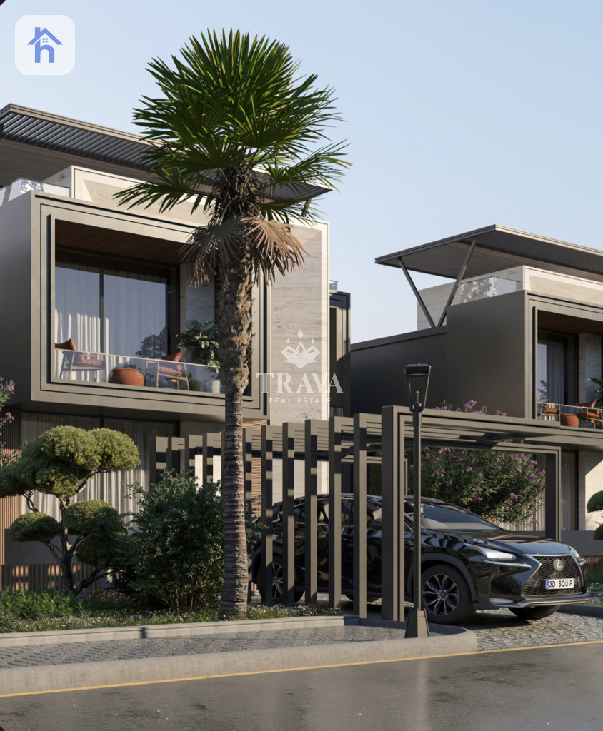 Spacious Family Home in Beverly Hills Image 2