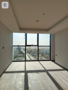 Spacious Apartment in Sky Towers Image 6
