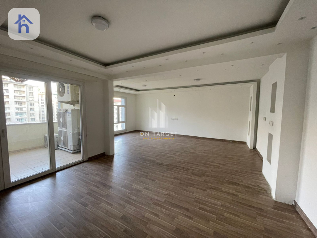 Modern 3-BR Apartment with Great Views