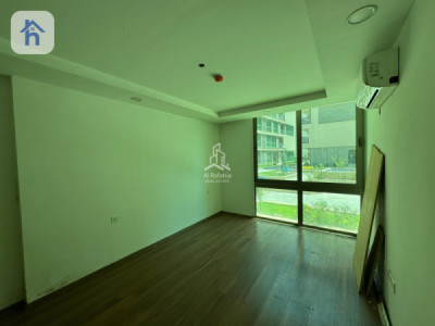 Modern 3-Bedroom Apartment image 7
