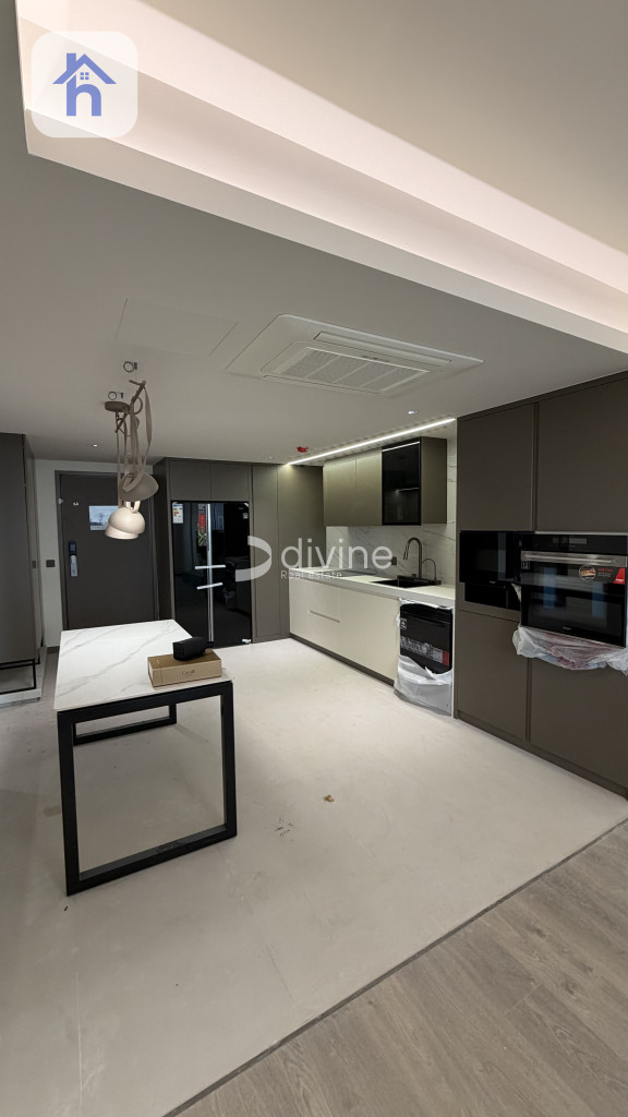 Chic 1-BR Apartment in Cavalli Tower Image 2