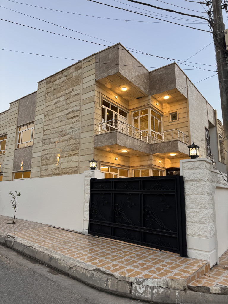 منزل ركن مقابل الحديقة