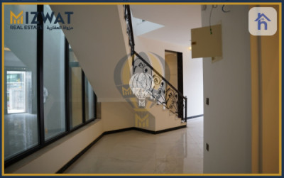 خانوویەکی مۆدێرن بە 5 ژووری نوستن وێنە 6