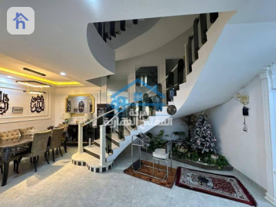 Spacious house with garden Image 9