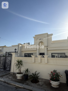 Elegant Property with Contemporary Design image 2