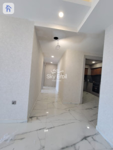 شوقەیەکی دوو ژووری نوستن لەگەڵ دیمەنی شار وێنە 5