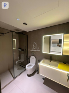 Modern Apartment image 9
