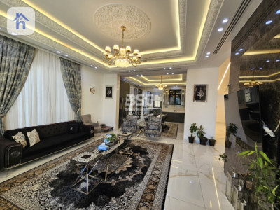 Luxury House with 6 Bedrooms Image 8