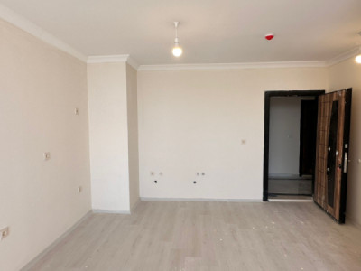Modern 2-bedroom apartment near airport Image 7