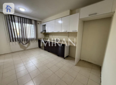 Modern 3-Bedroom Apartment image 3