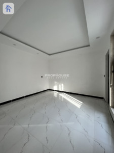 Family Home with 5 Bedrooms Resim 7