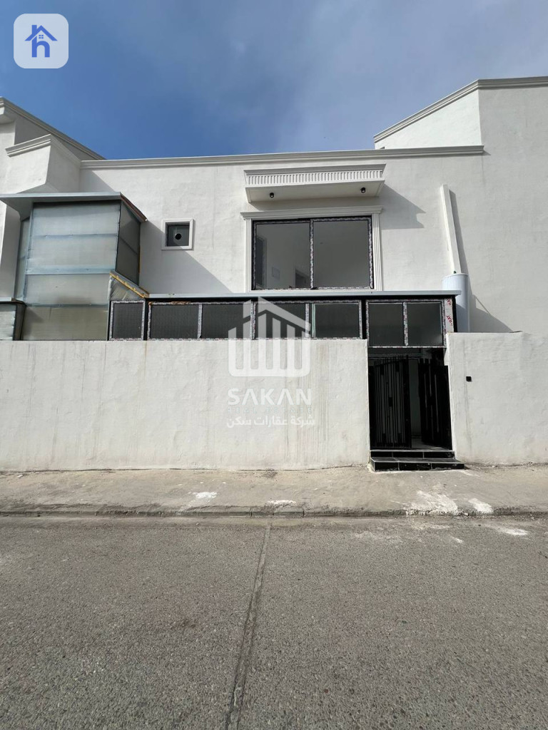 Compact House in Qarabw