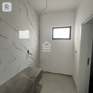 Spacious House with 4 Bedrooms Image 3
