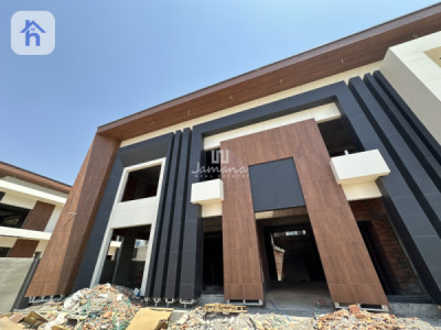 Spacious Villa in Prime Location Image 3