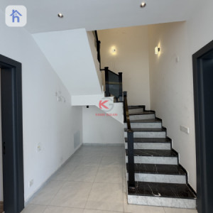 Modern 4-Bedroom House for Rent Resim 6